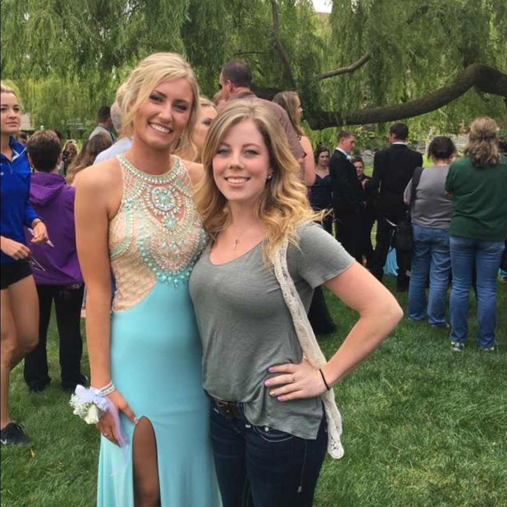 PROM DRESS - Picture 2 of 8